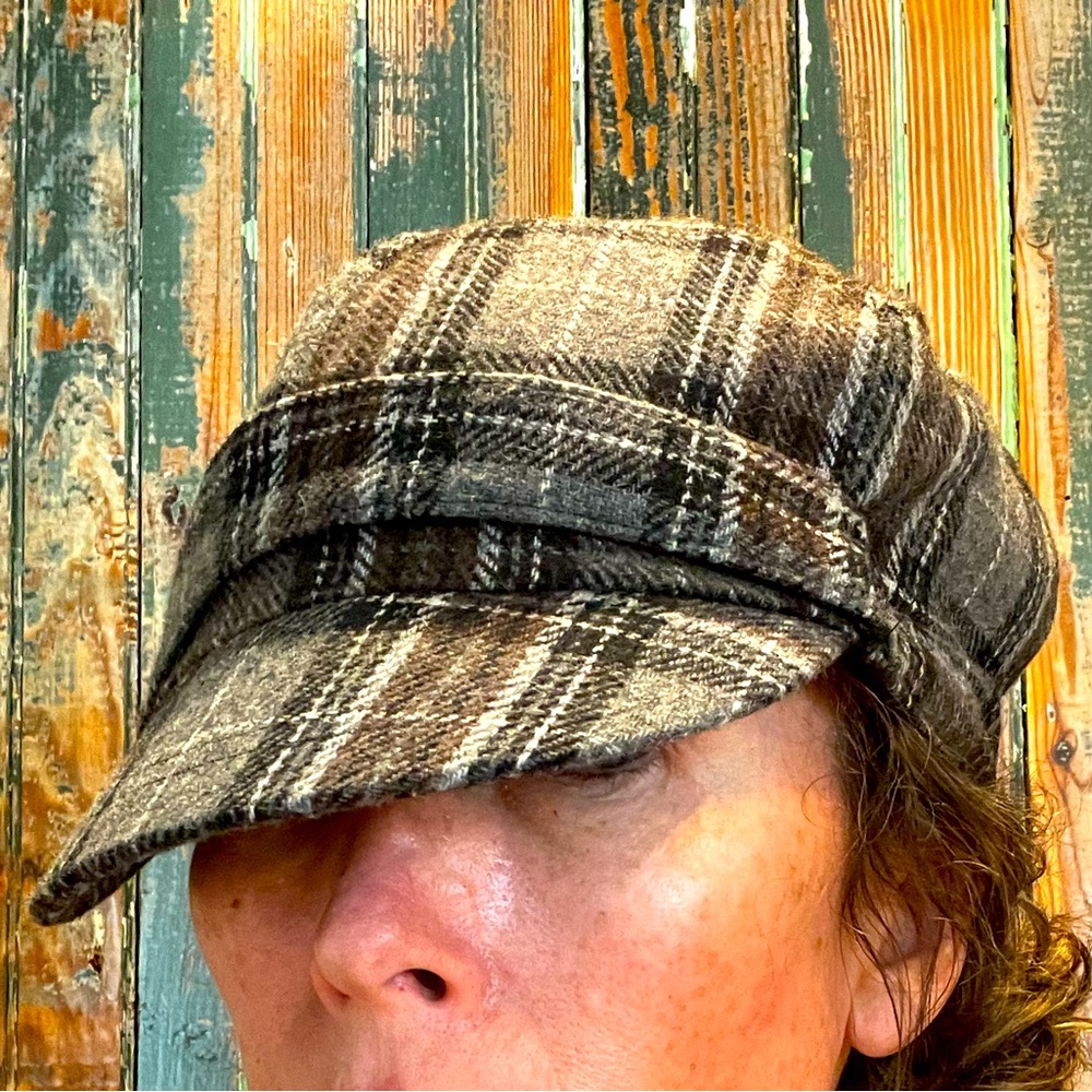 Winter cap; gray plaid; great condition